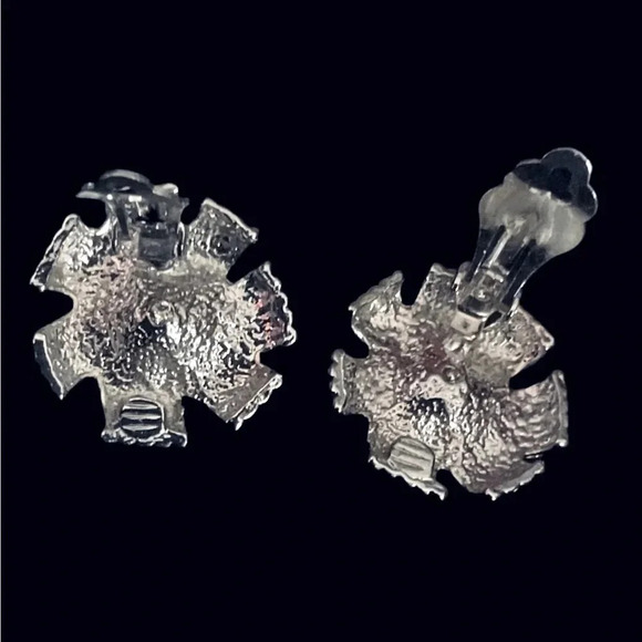 Silver Tone Rhinestone Flower CZ Clip On Earrings - Picture 3 of 3
